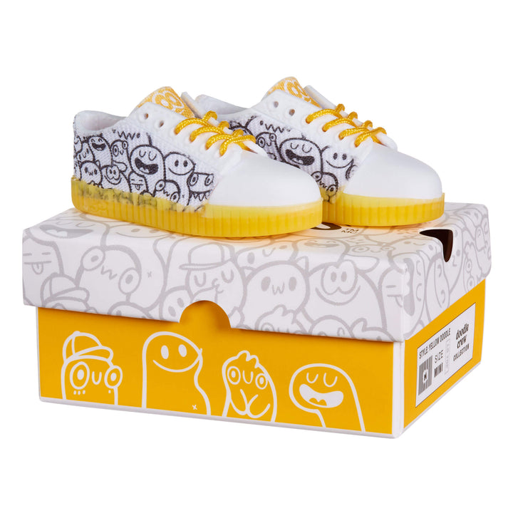 MGA's Miniverse - Make It Mini Sneakers in PDQ